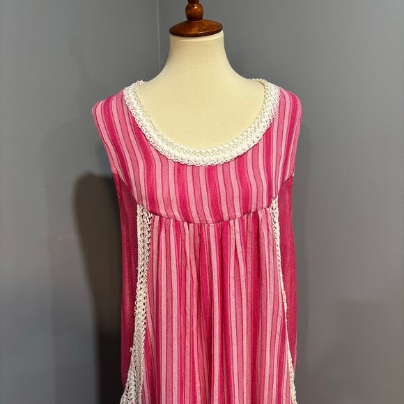 Vintage Turkish pink and white ruffle nightgown with side ties, size L-XL - Picture 2 of 10